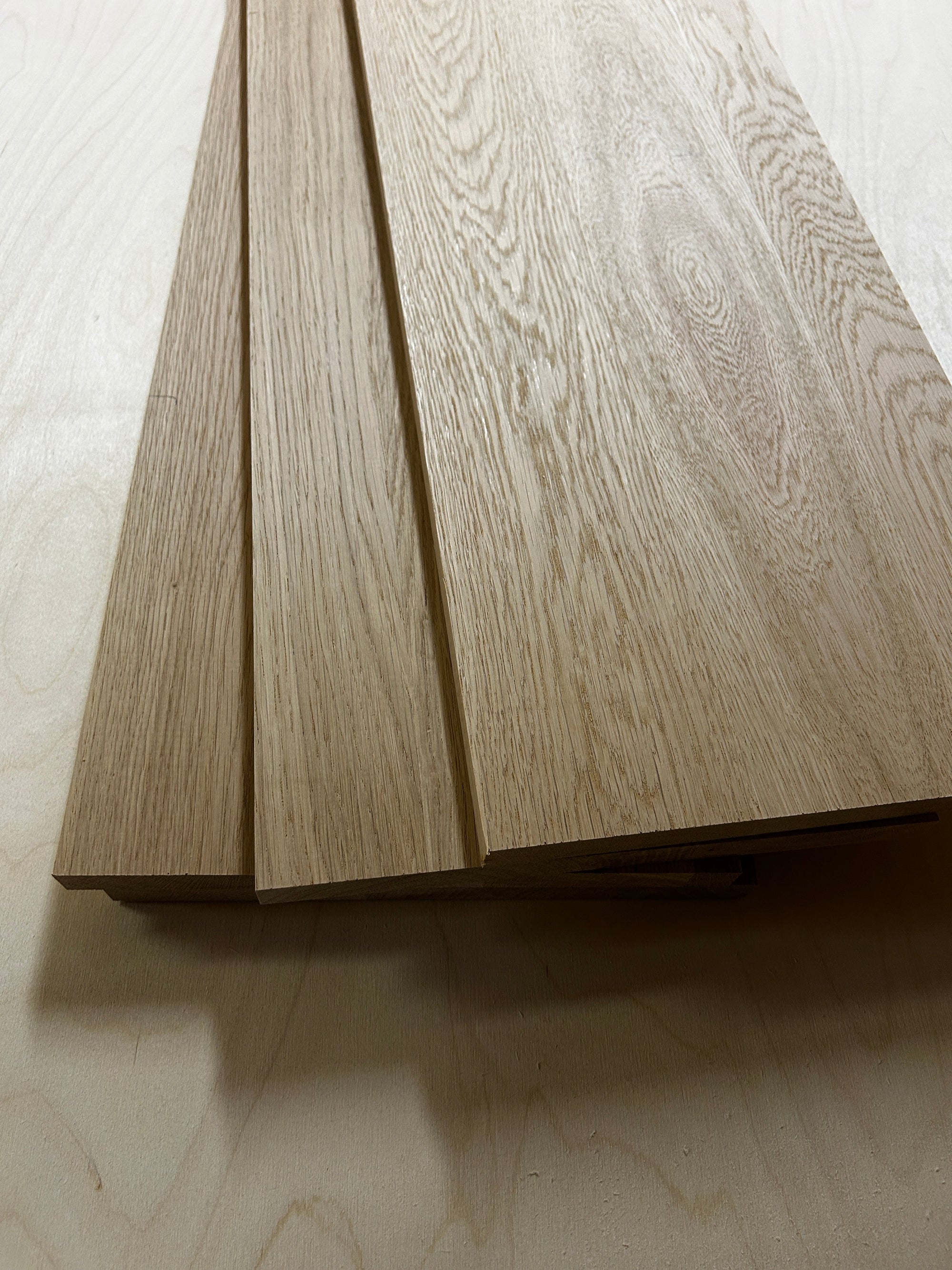 Solid oak boards selected in the FUKUI workshop